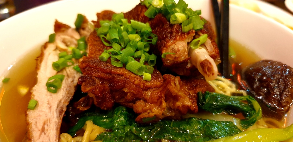 street food vietnam, duck soup