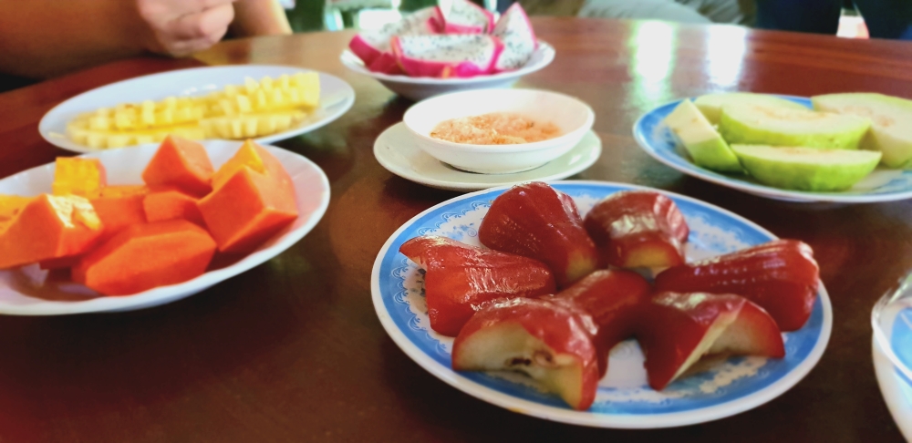 street food vietnam, local fruits
